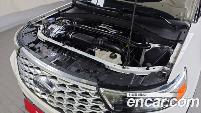 Ford Explorer (VI) 3.0 Platinum 4WD 2022 — фото 6