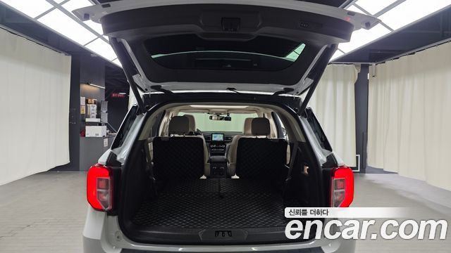 Ford Explorer (VI) 3.0 Platinum 4WD 2022 — фото 17