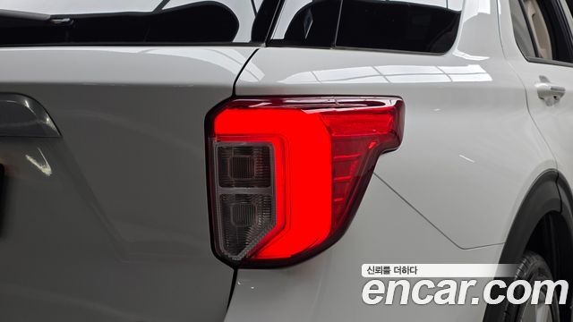 Ford Explorer (VI) 3.0 Platinum 4WD 2022 — фото 23