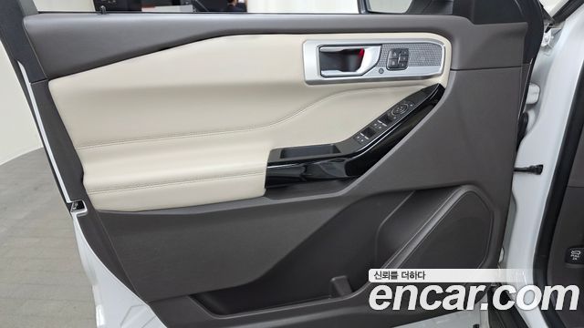 Ford Explorer (VI) 3.0 Platinum 4WD 2022 — фото 24
