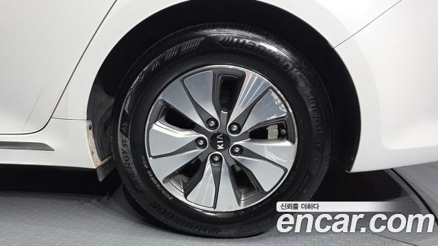 Kia K5 Hybrid (II) Prestige 2016 — фото 21