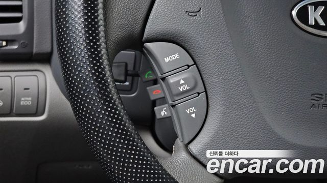 Kia Carnival R Grand Carnival GLX Luxury 2012 — фото 15