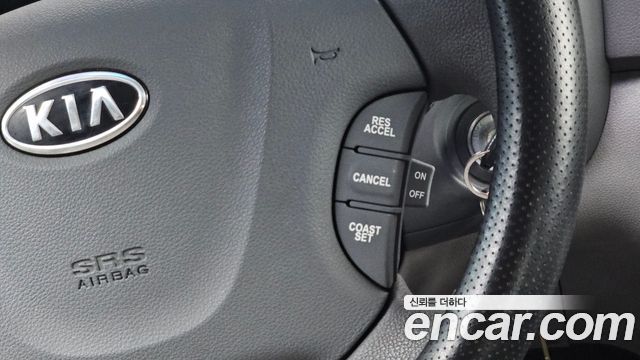 Kia Carnival R Grand Carnival GLX Luxury 2012 — фото 16