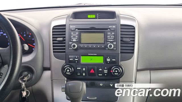 Kia Carnival R Grand Carnival GLX Luxury 2012 — фото 19
