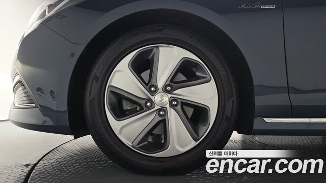 Hyundai Sonata Hybrid (LF) 2.0 HEV Premium 2016 — фото 5