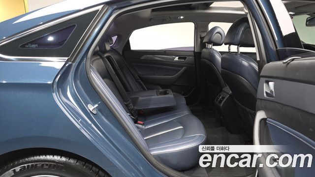Hyundai Sonata Hybrid (LF) 2.0 HEV Premium 2016 — фото 11