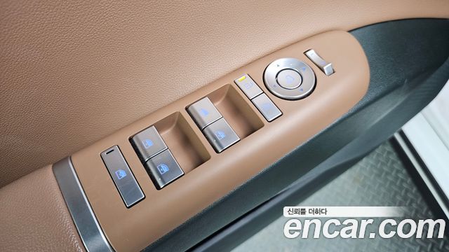 Hyundai Grandeur (GN7) 2,5 Gasoline 2WD Premium 2024 — фото 29