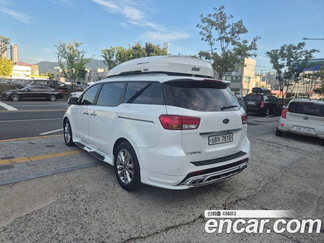 Kia Carnival 9-seater Prestige 2015 — фото 6