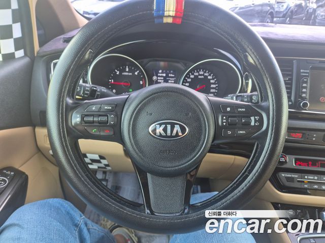 Kia Carnival 9-seater Prestige 2015 — фото 10