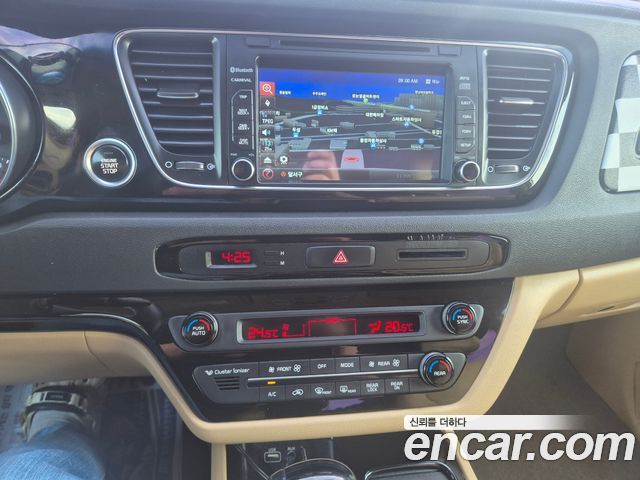 Kia Carnival 9-seater Prestige 2015 — фото 15
