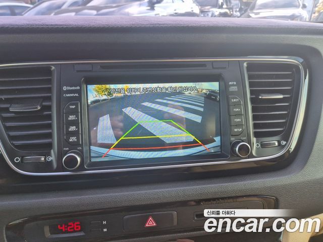 Kia Carnival 9-seater Prestige 2015 — фото 16