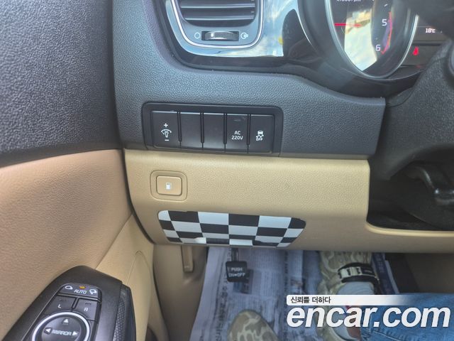 Kia Carnival 9-seater Prestige 2015 — фото 19