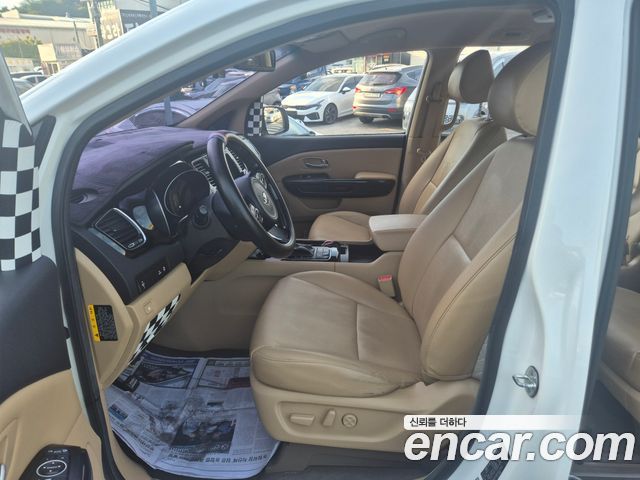 Kia Carnival 9-seater Prestige 2015 — фото 21