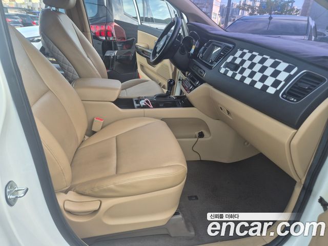 Kia Carnival 9-seater Prestige 2015 — фото 22