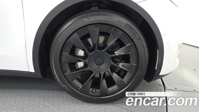 Tesla Model Y Long Range AWD 2022 — фото 21