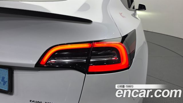 Tesla Model Y Long Range AWD 2022 — фото 23