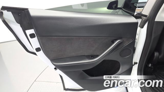 Tesla Model Y Long Range AWD 2022 — фото 25