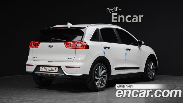 Kia Niro Prestige 2017 — фото 2