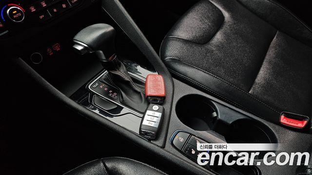 Kia Niro Prestige 2017 — фото 9