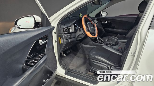 Kia Niro Prestige 2017 — фото 10