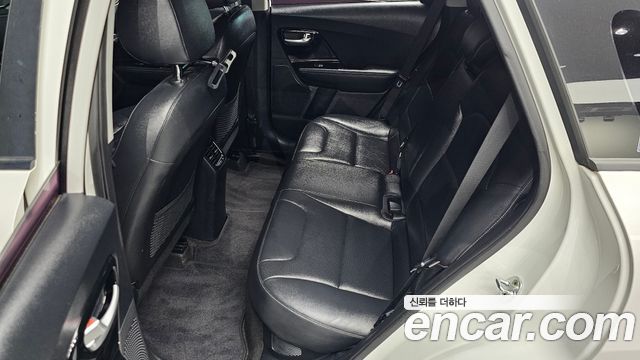 Kia Niro Prestige 2017 — фото 12