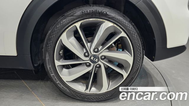 Kia Niro Prestige 2017 — фото 21