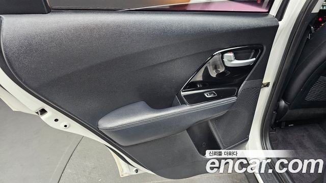 Kia Niro Prestige 2017 — фото 25