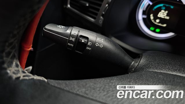 Kia Niro Prestige 2017 — фото 28