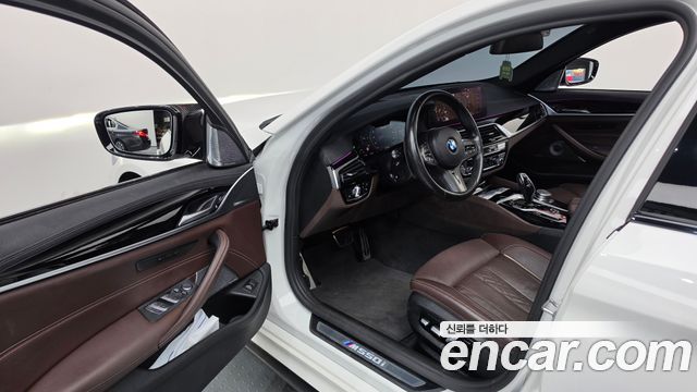 BMW 5 Series (G30) M550i xDrive 2021 — фото 10