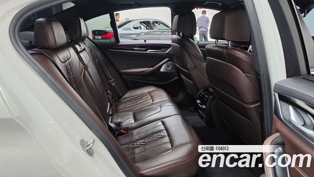 BMW 5 Series (G30) M550i xDrive 2021 — фото 11