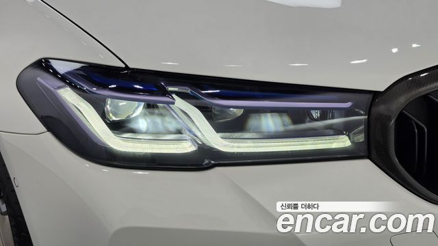 BMW 5 Series (G30) M550i xDrive 2021 — фото 22
