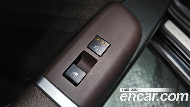 Hyundai Grandeur (GN7) 2,5 Gasoline 2WD Exclusive 2023 — фото 19