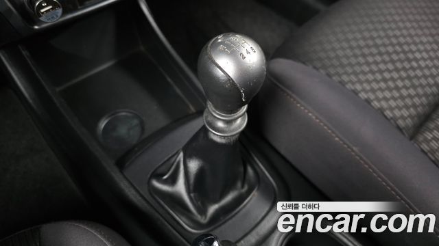 KG Mobility (SsangYong) Korando C 2.0 CVS 2WD Deluxe 2015 — фото 9