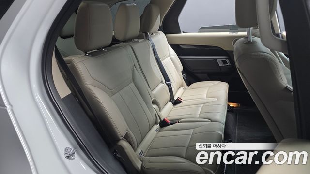 Land Rover Discovery 5 3.0 SD6 SE 2019 — фото 12