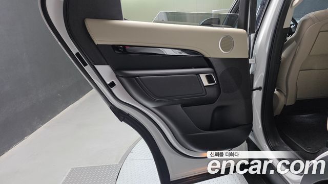 Land Rover Discovery 5 3.0 SD6 SE 2019 — фото 25