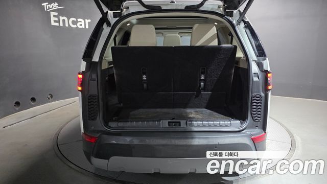 Land Rover Discovery 5 3.0 SD6 SE 2019 — фото 32