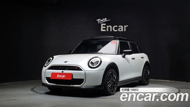 MINI Cooper S (IV) 5 Door Favoured 2025 — фото 1