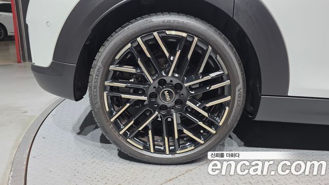 MINI Cooper S (IV) 5 Door Favoured 2025 — фото 5