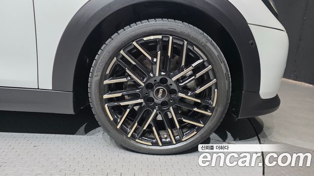 MINI Cooper S (IV) 5 Door Favoured 2025 — фото 21