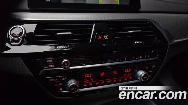BMW 5 Series (G30) 530i xDrive M Sport Package Plus 2018 — фото 17