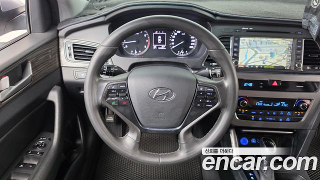 Hyundai Sonata (LF) 2.0 Smart 2015 — фото 13