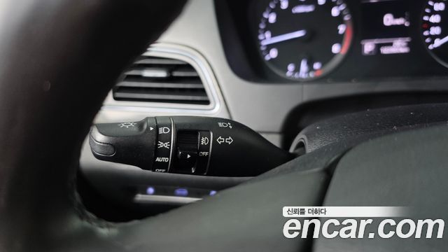 Hyundai Sonata (LF) 2.0 Smart 2015 — фото 20
