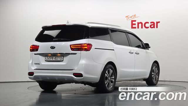 Kia Carnival 9-Seater Luxury 2019 — фото 2