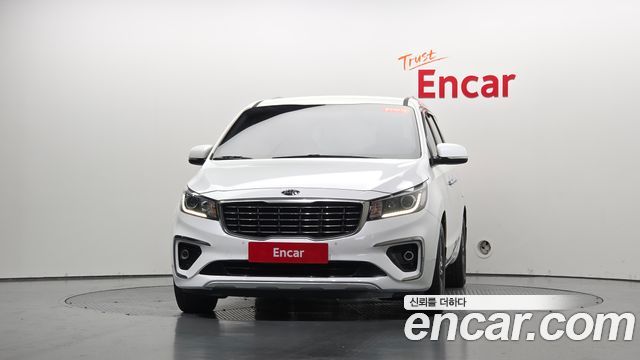 Kia Carnival 9-Seater Luxury 2019 — фото 3