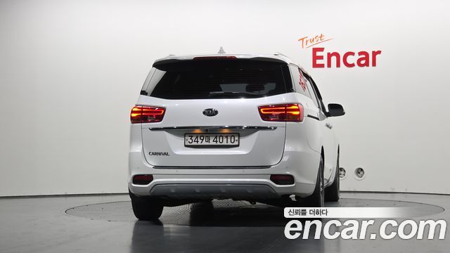 Kia Carnival 9-Seater Luxury 2019 — фото 4