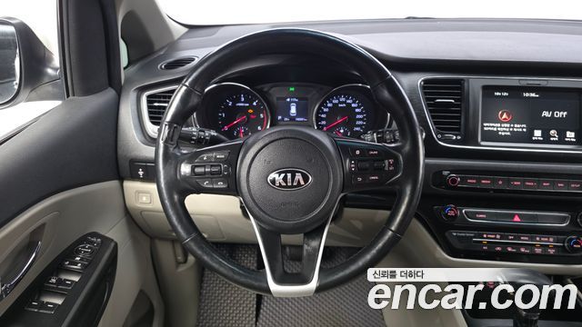 Kia Carnival 9-Seater Luxury 2019 — фото 13