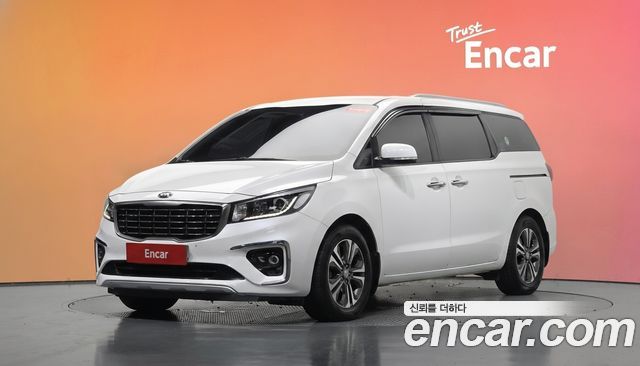 Kia Carnival 9-Seater Luxury 2019 — фото 1