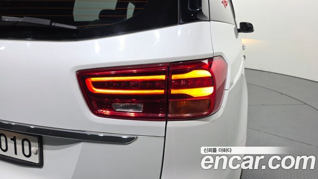Kia Carnival 9-Seater Luxury 2019 — фото 23