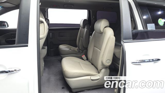 Kia Carnival 9-Seater Luxury 2019 — фото 26