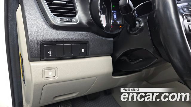 Kia Carnival 9-Seater Luxury 2019 — фото 30